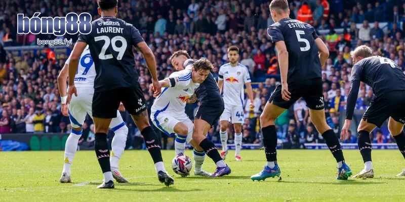 Soi kèo Leeds United vs Burnley thông qua phong độ